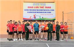 Các tổ chức quần chúng Văn phòng BTL Quân khu giao hữu bóng chuyền hơi chào mừng Ngày thành lập Quân đội nhân dân Việt Nam